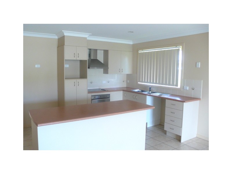 8 Radiata Crt, Morayfield QLD 4506