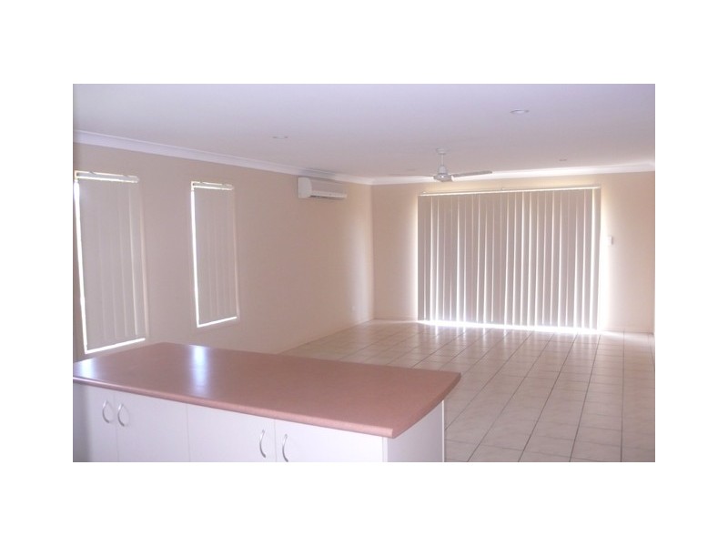 8 Radiata Crt, Morayfield QLD 4506