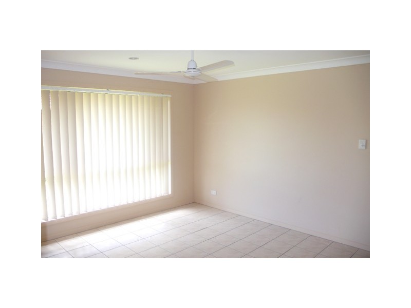 8 Radiata Crt, Morayfield QLD 4506