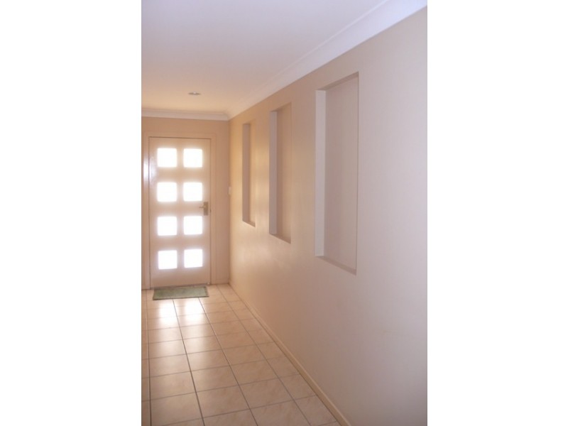 8 Radiata Crt, Morayfield QLD 4506