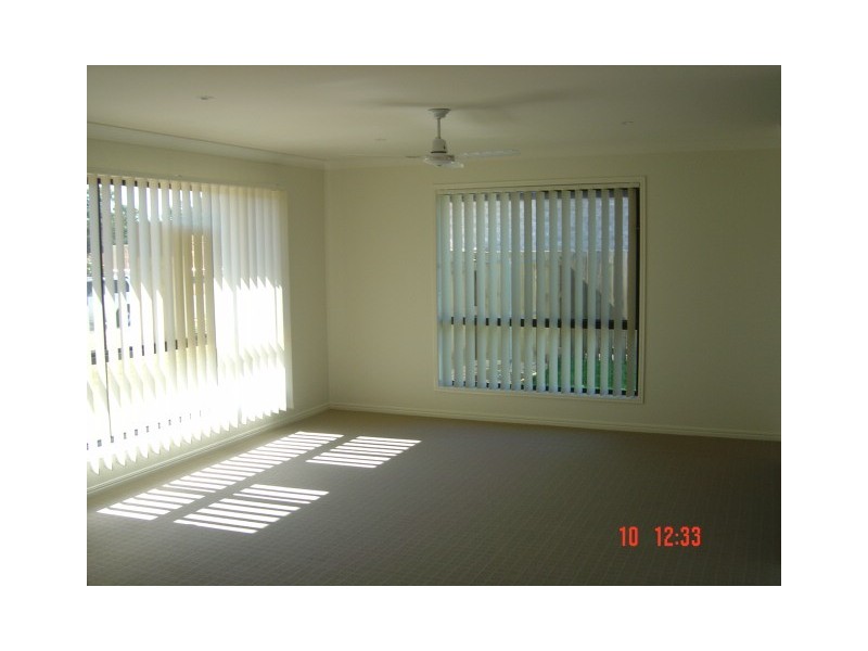 31 SANDHEATH PL, Ningi QLD 4511