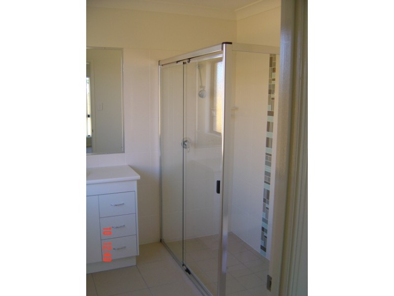 31 SANDHEATH PL, Ningi QLD 4511