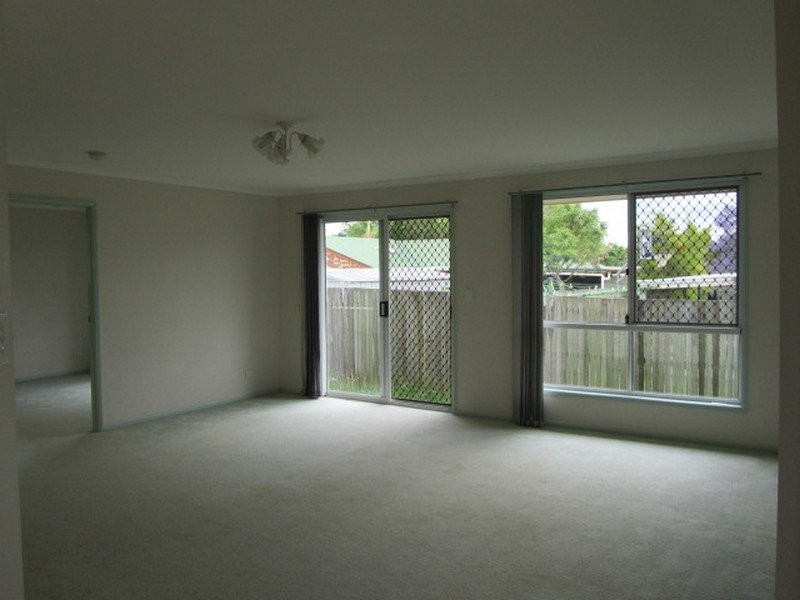 4 Hillmont Crescent, Morayfield QLD 4506