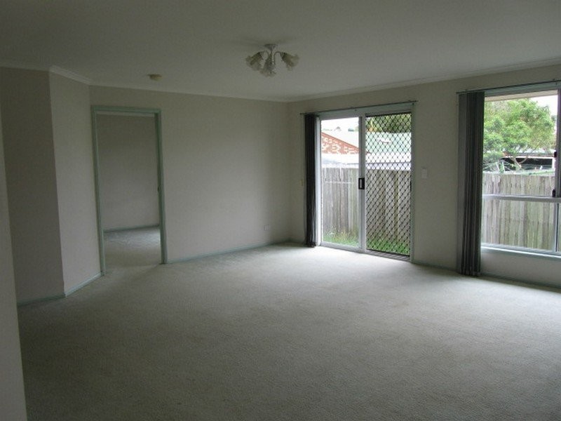 4 Hillmont Crescent, Morayfield QLD 4506