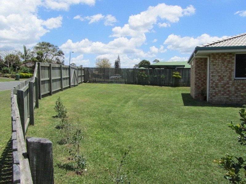 4 Hillmont Crescent, Morayfield QLD 4506