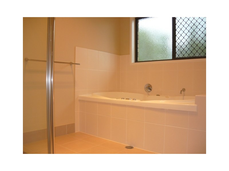 70 Cocos, Ningi QLD 4511