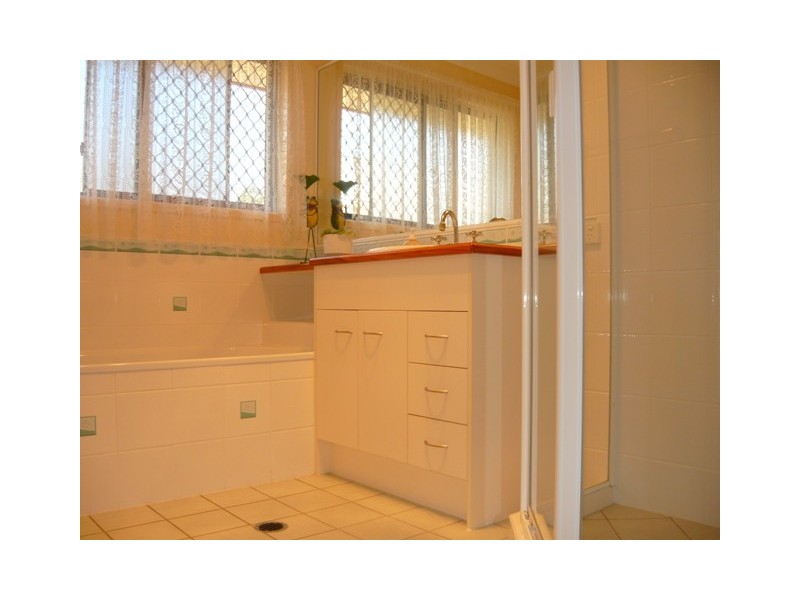 9 Maurice Avenue, Morayfield QLD 4506