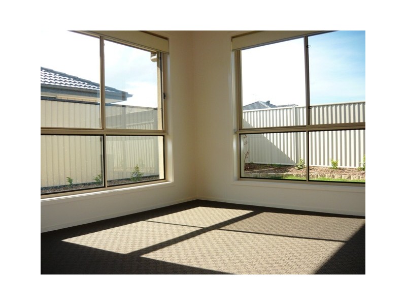 16 Duffield Crescent, Caboolture QLD 4510