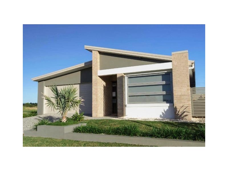 8 Riverlilly Cres, Caboolture QLD 4510