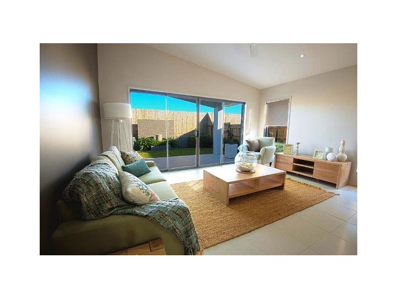 8 Riverlilly Cres, Caboolture QLD 4510