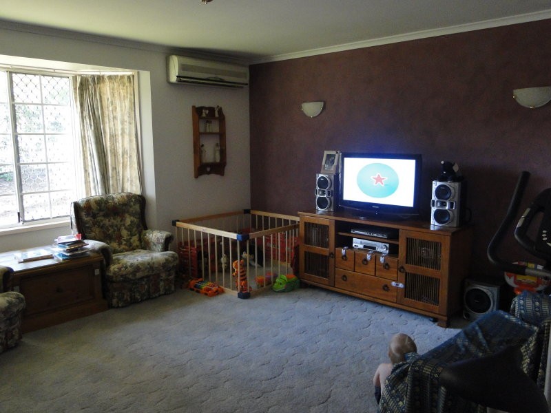 24 Huntington Dr, Kallangur QLD 4503
