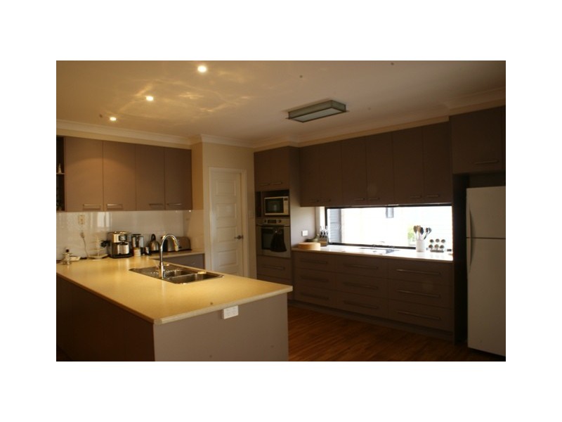 8 Diane Parade, Kallangur QLD 4503
