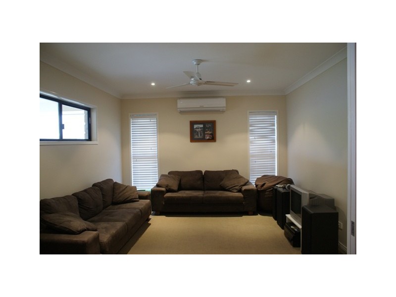 8 Diane Parade, Kallangur QLD 4503
