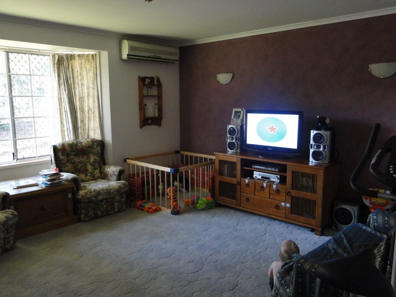 24 Huntington Street, Kallangur QLD 4503