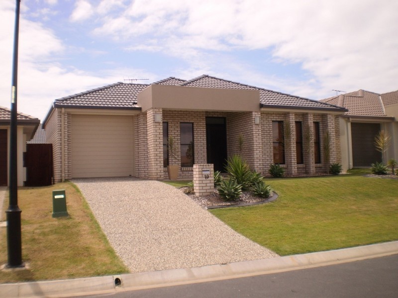 19 Langham Crescent, North Lakes QLD 4509