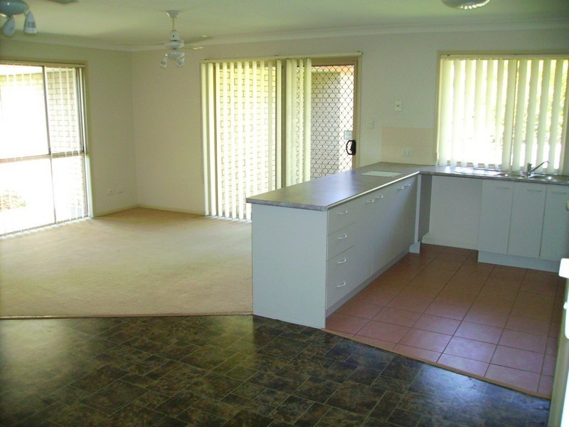 14 Emperor Court, Kallangur QLD 4503