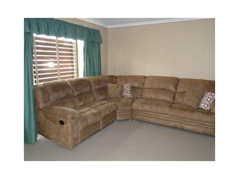 8 Claremont Drv, Murrumba Downs QLD 4503