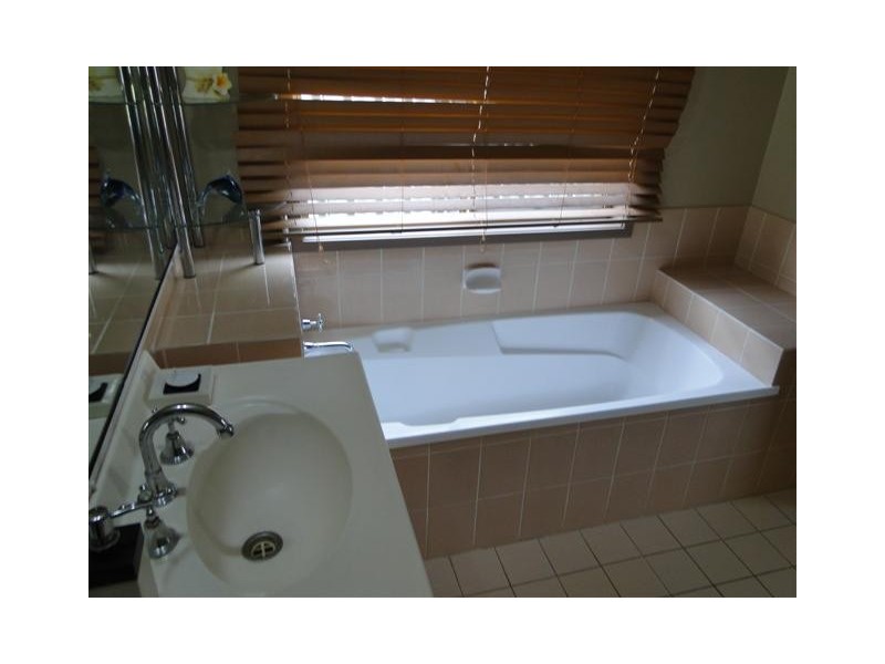 8 Claremont Drv, Murrumba Downs QLD 4503