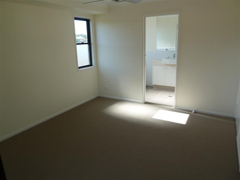 13 / 3 Swordgrass Ct, Kallangur QLD 4503