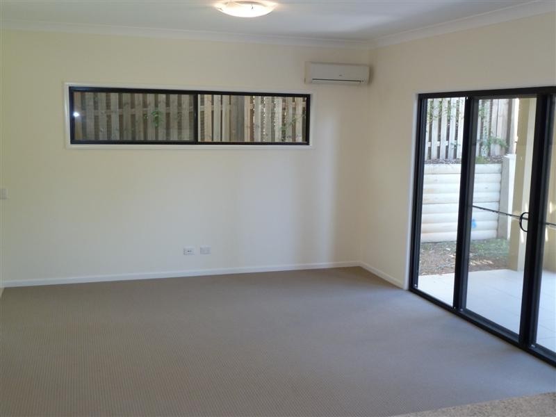 20 / 3 Swordgrass Ct, Kallangur QLD 4503