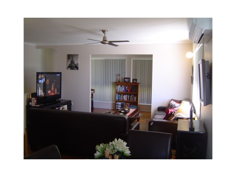8 Maurice St, Kallangur QLD 4503
