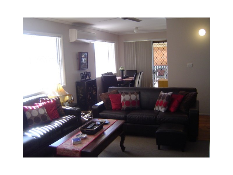 8 Maurice St, Kallangur QLD 4503