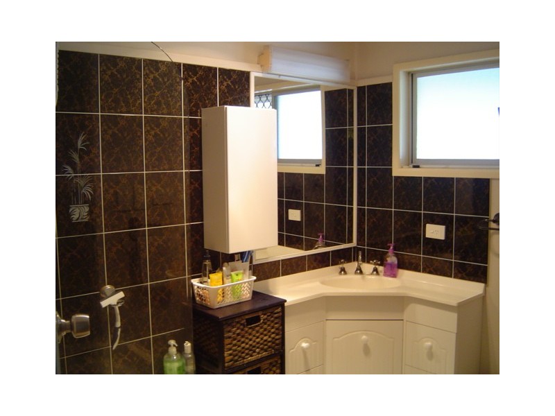 8 Maurice St, Kallangur QLD 4503