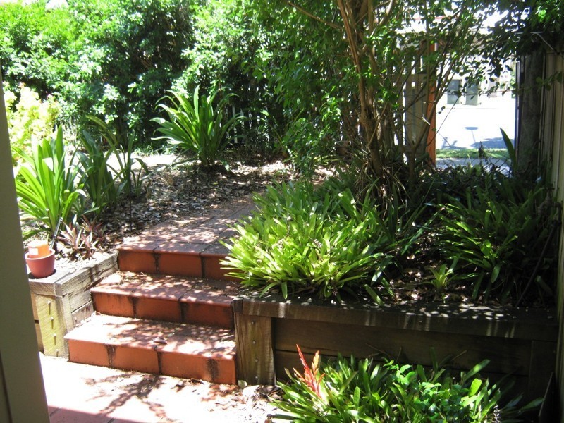 2/330 Cavendish Road, Coorparoo QLD 4151