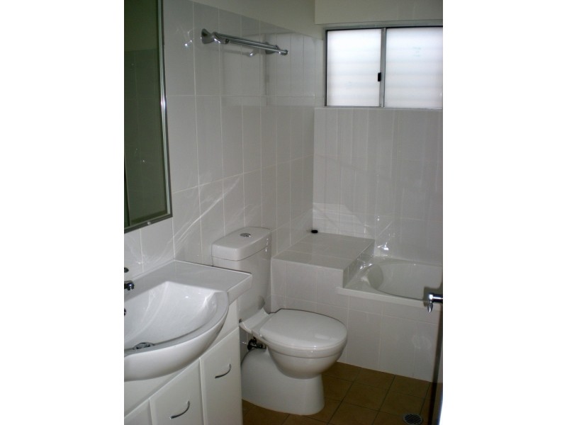 2/330 Cavendish Road, Coorparoo QLD 4151