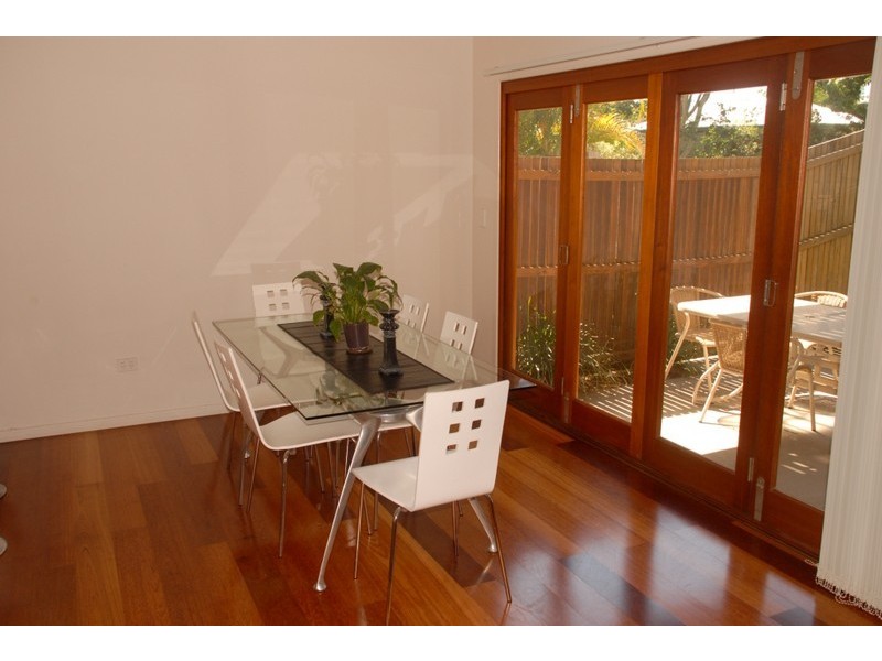 2/5 Livingstone Street, Yeronga QLD 4104