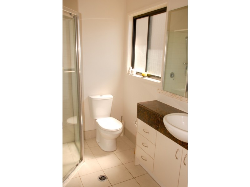 2/5 Livingstone Street, Yeronga QLD 4104