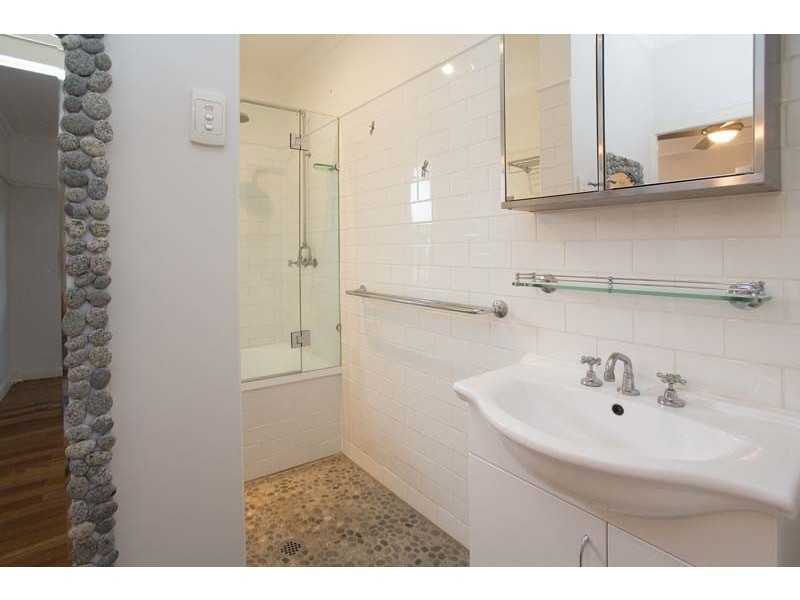 8 Gavan Street, Ashgrove QLD 4060