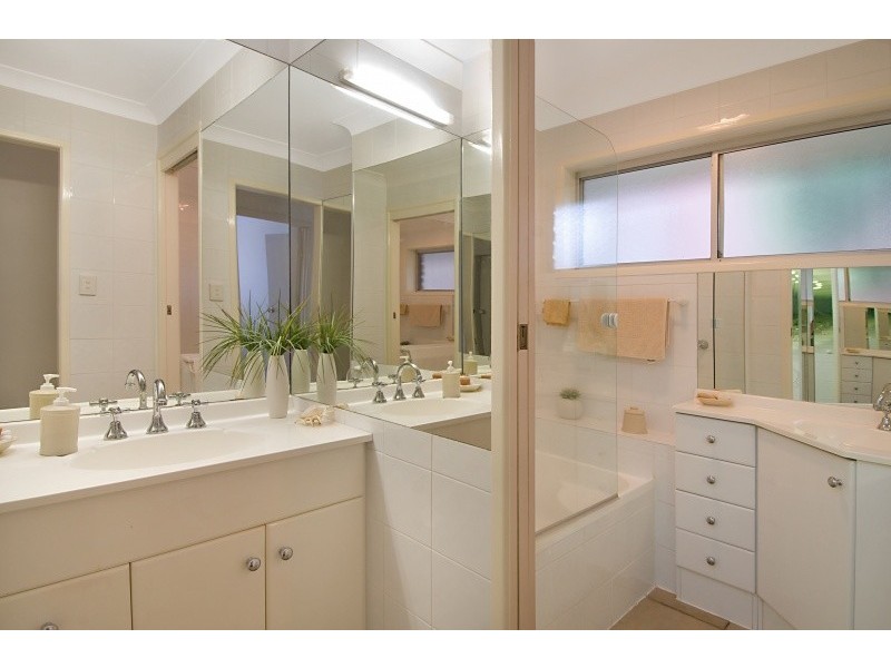 7 Petmar Street, The Gap QLD 4061