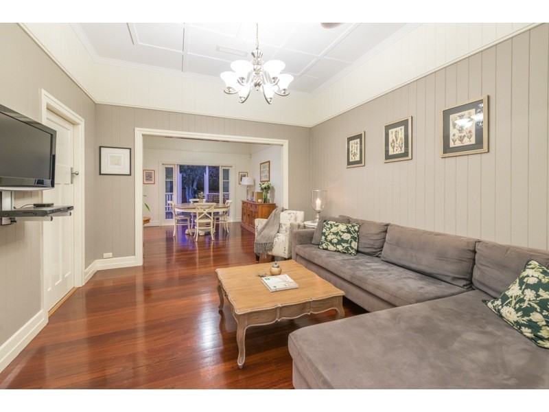 8 Mirrabooka Road, Ashgrove QLD 4060