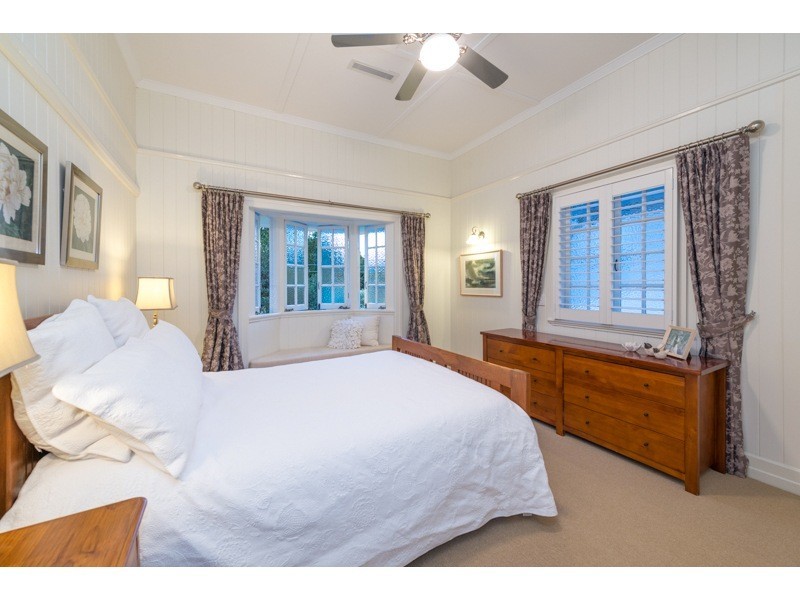 8 Mirrabooka Road, Ashgrove QLD 4060