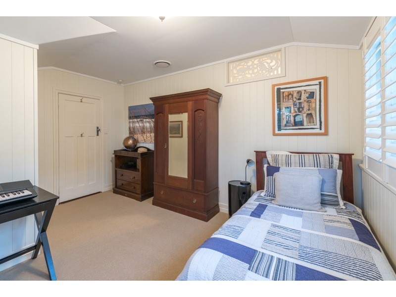8 Mirrabooka Road, Ashgrove QLD 4060