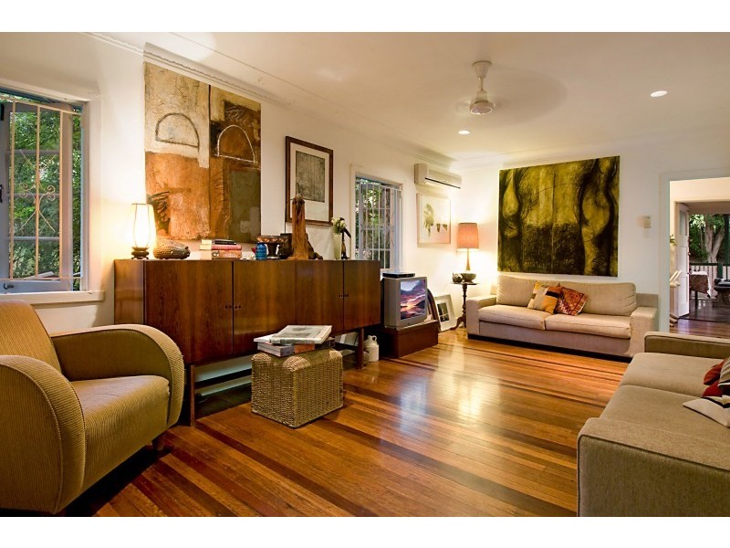 19 Mackay Terrace, Bardon QLD 4065