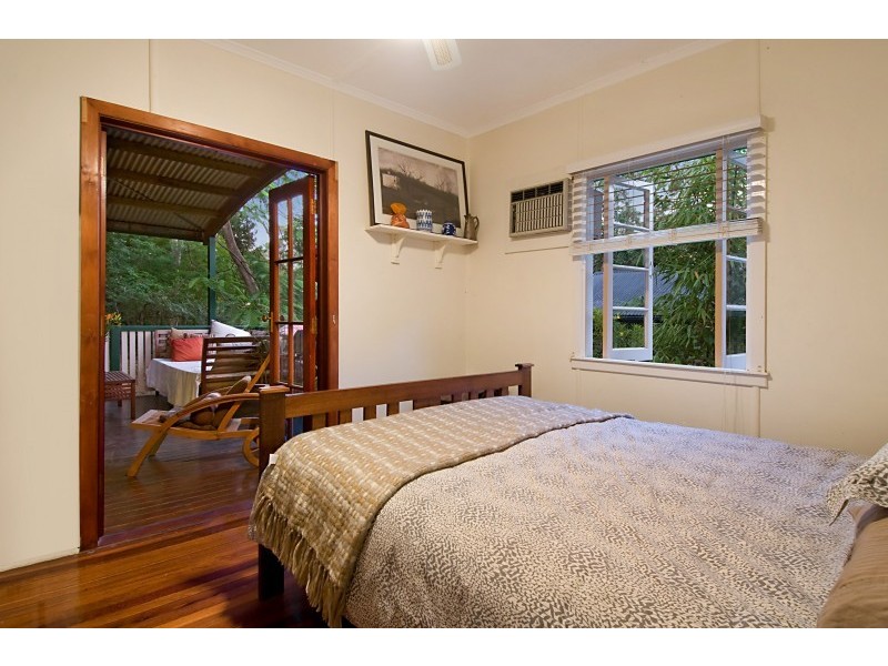 19 Mackay Terrace, Bardon QLD 4065