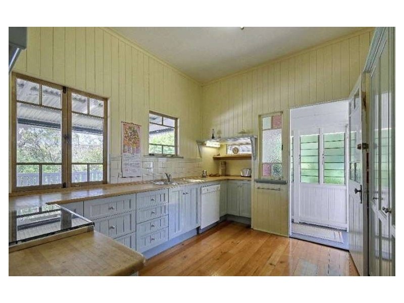 75 Sixth Avenue, Bardon QLD 4065