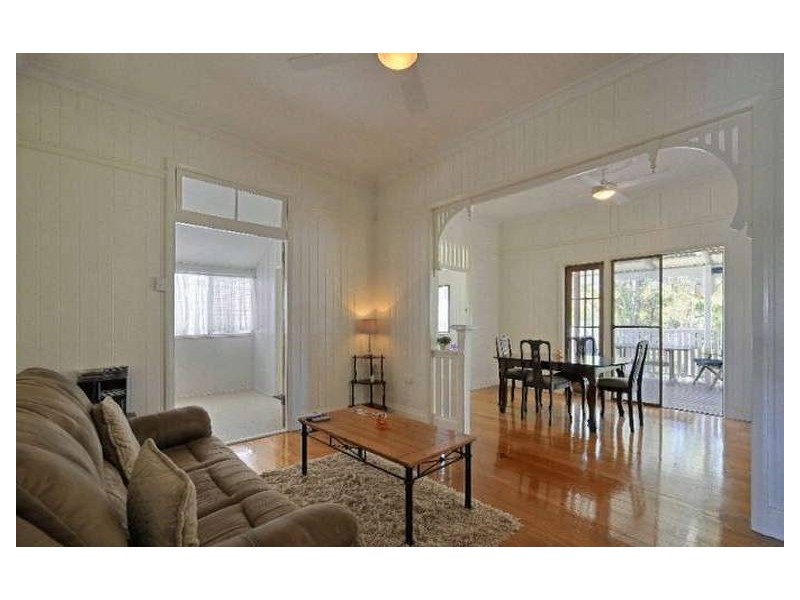 75 Sixth Avenue, Bardon QLD 4065