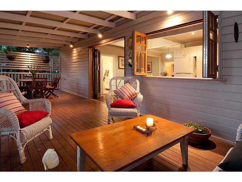 9 Dawn Street, Bardon QLD 4065