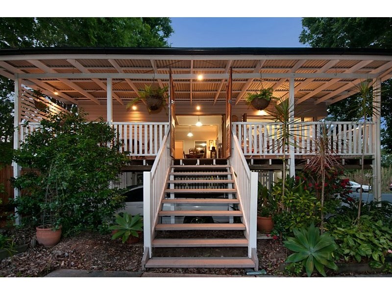 9 Dawn Street, Bardon QLD 4065