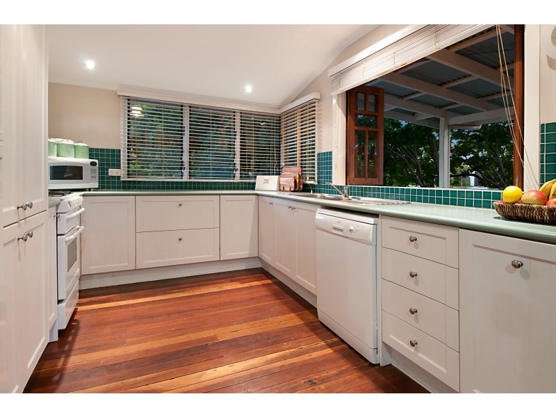9 Dawn Street, Bardon QLD 4065