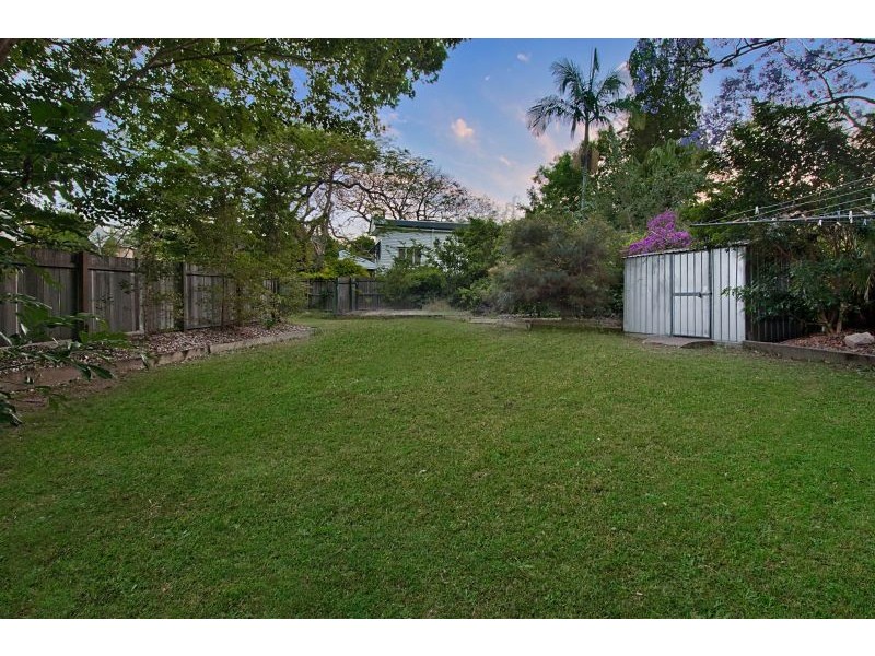 9 Dawn Street, Bardon QLD 4065