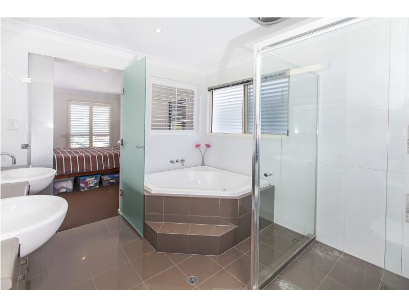 42 Leybourne Street, Chelmer QLD 4068