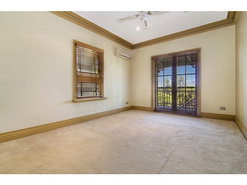 10 Alexandra Street, Bardon QLD 4065