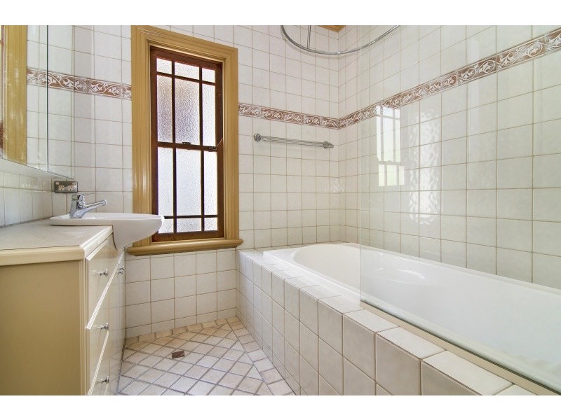 10 Alexandra Street, Bardon QLD 4065