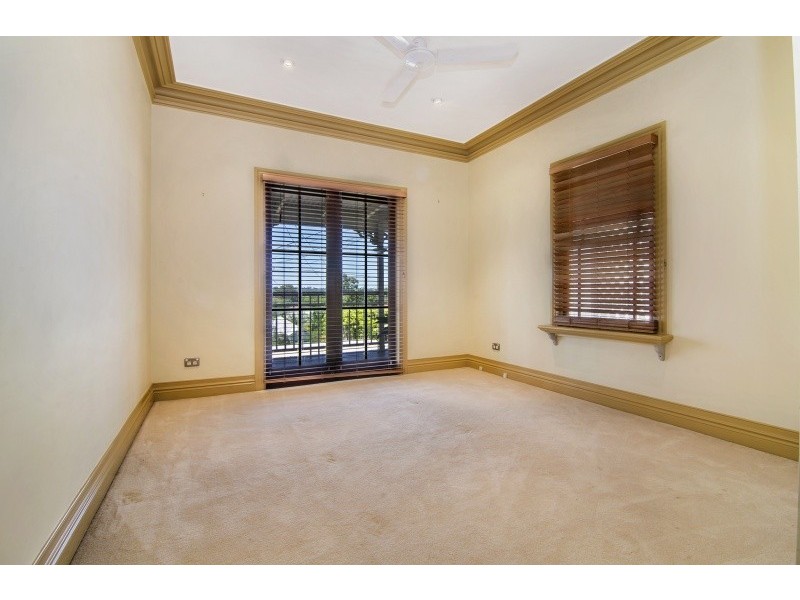 10 Alexandra Street, Bardon QLD 4065