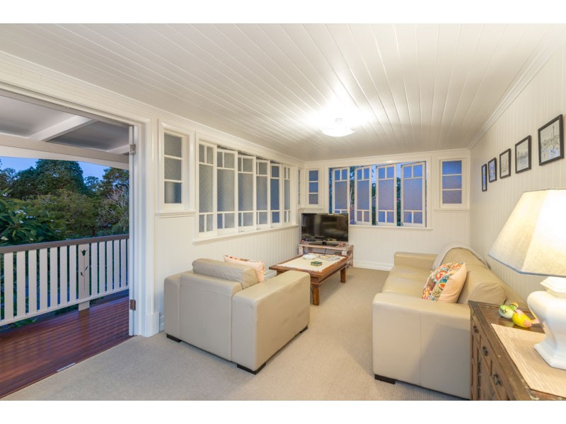 72 Girraween Grove, Ashgrove QLD 4060