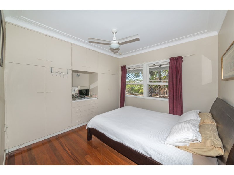 1 VINEY STREET, Chermside West QLD 4032